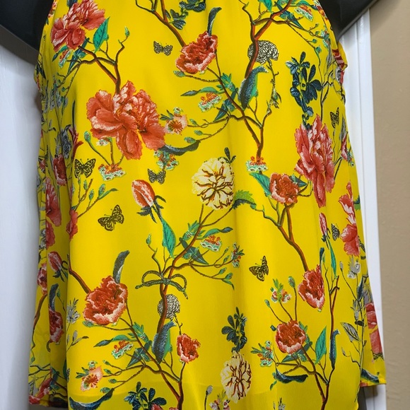 🎈Top Yellow floral Size Medium - Picture 6 of 9
